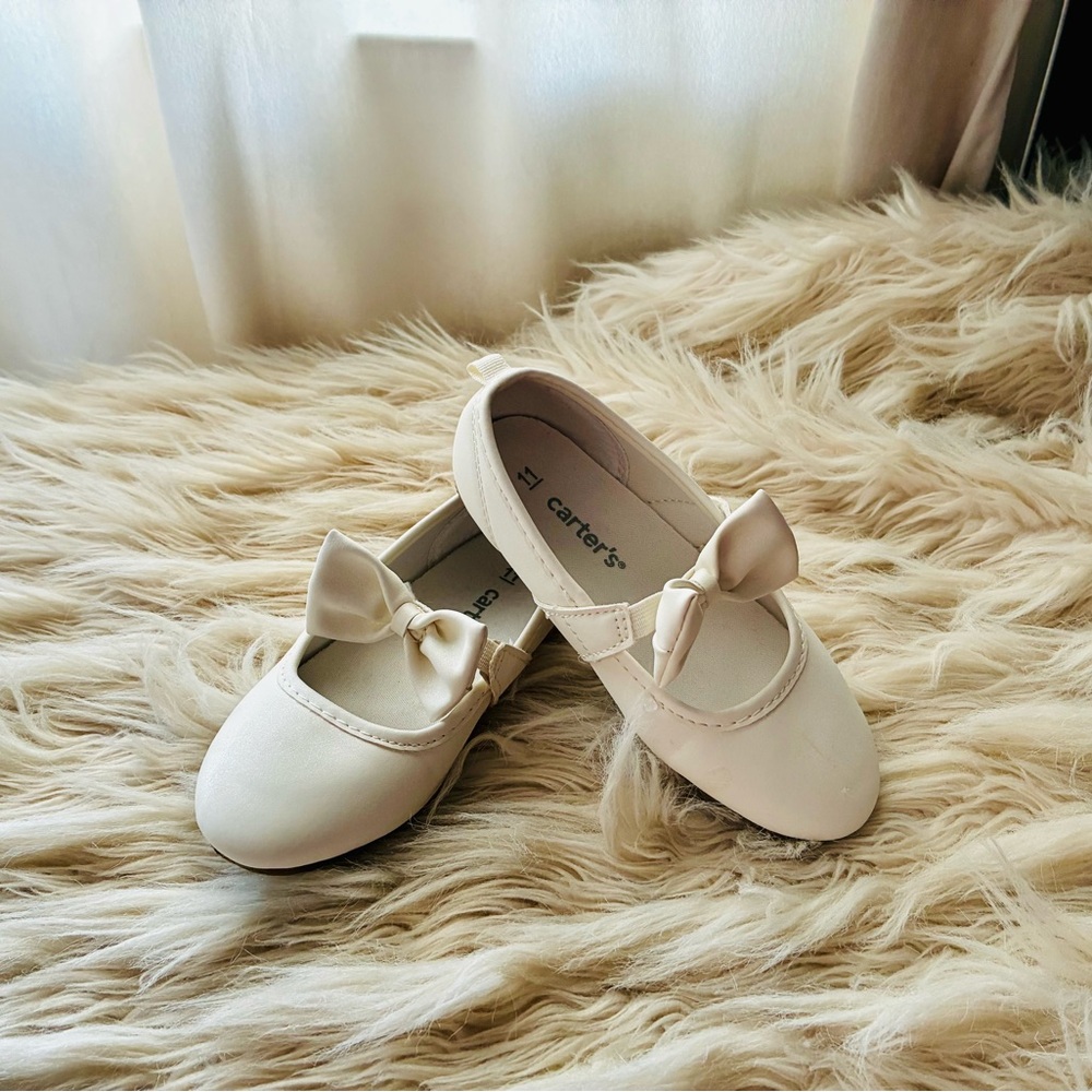 Carter's Elegant Cream White Bow Dress Shoes Girls Toddler Size 11